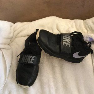 Nike Team Hustle D8, Size 2 Little Kid, GOOD used condition!